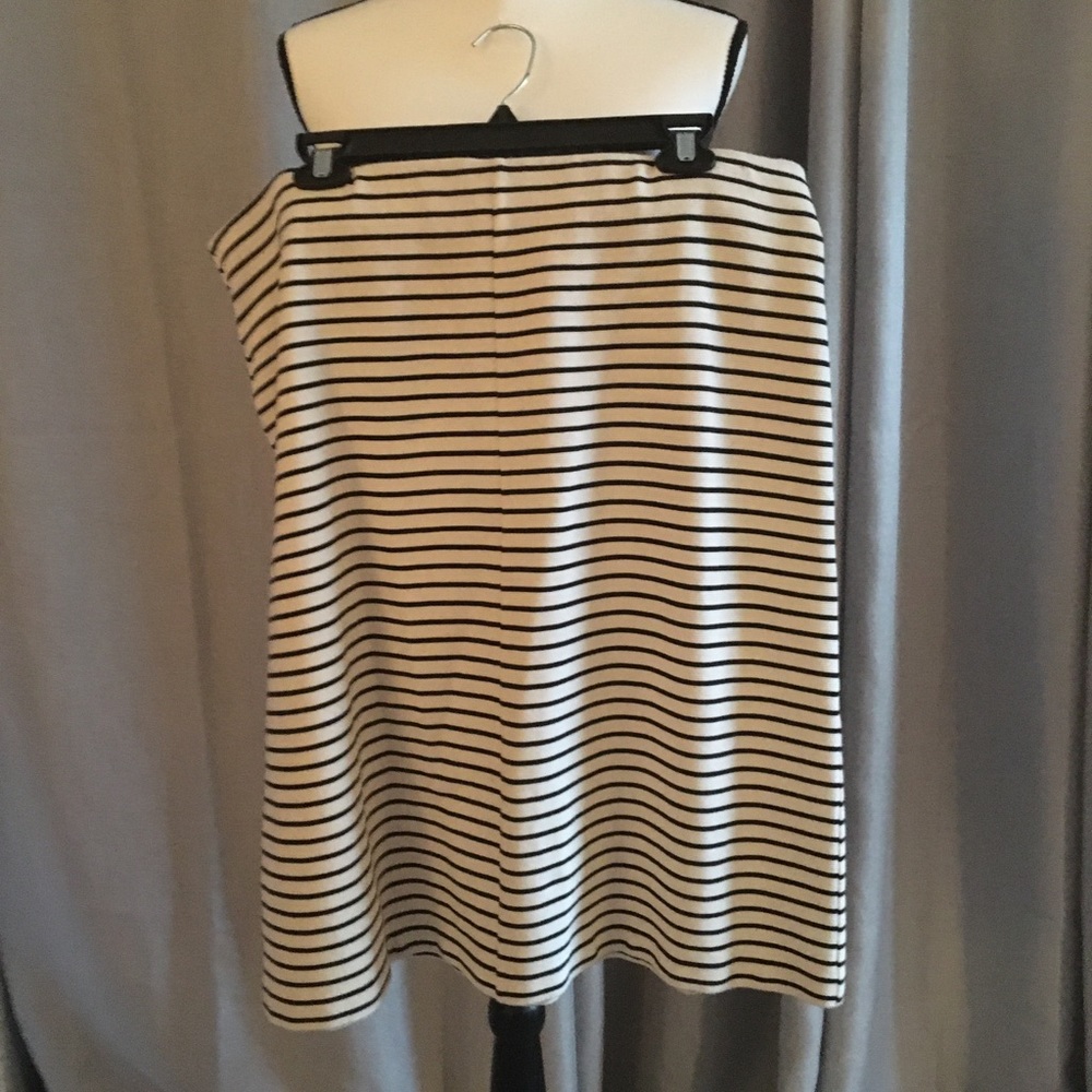 Loft black and white skirt